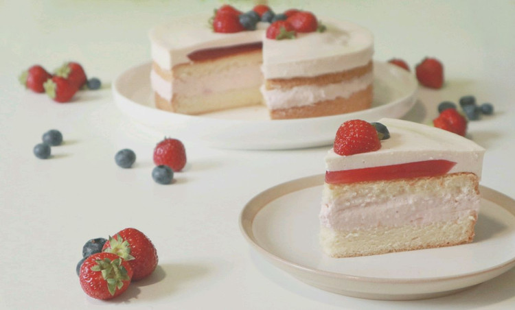 草莓果冻慕斯蛋糕的做法