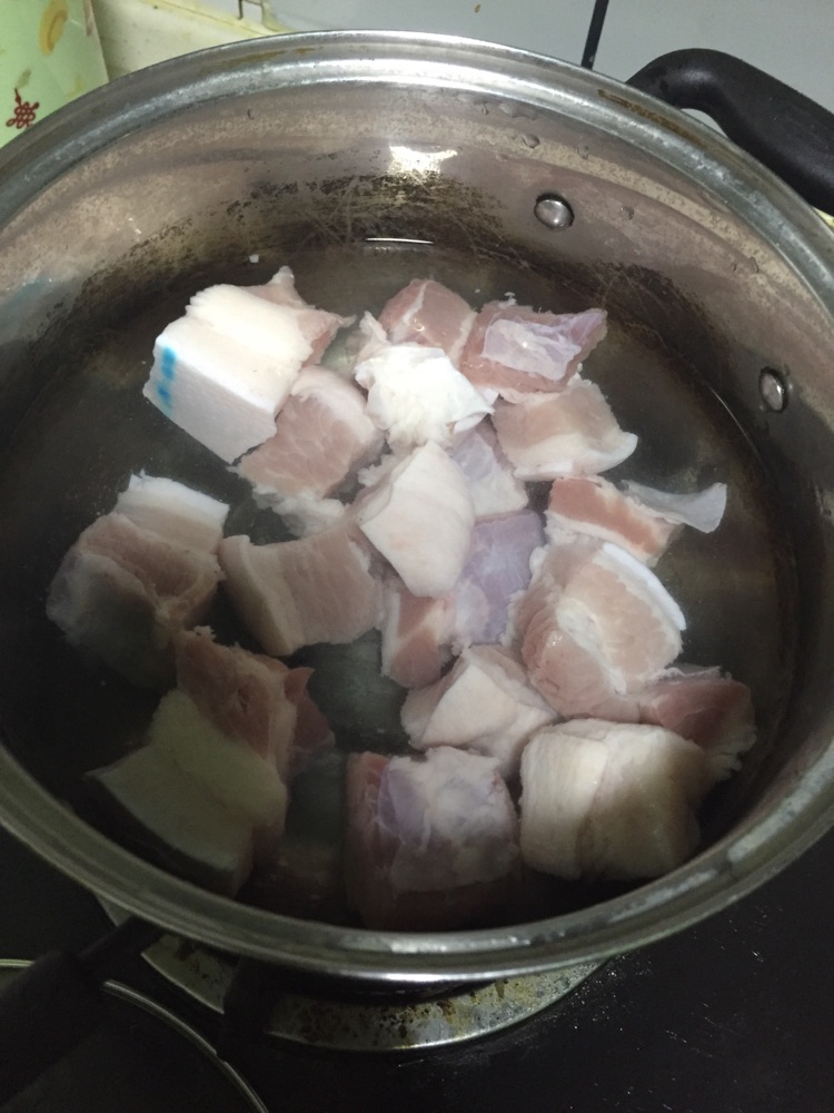萝卜烧肉的做法图解1