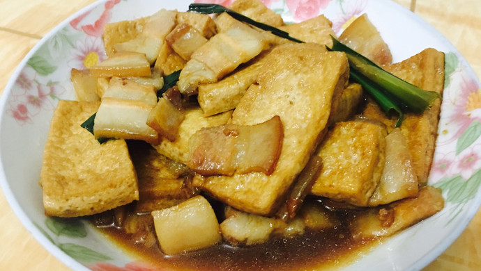 豆腐焖五花肉