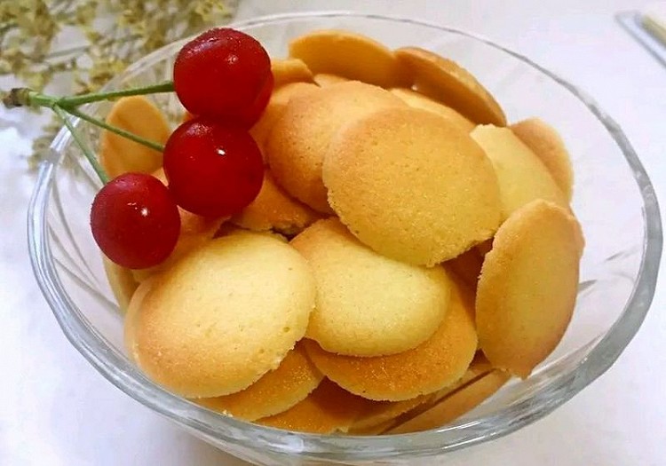 小孩子吃的蛋黄饼干的做法