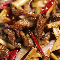 经久不衰的“干煸鳝鱼丝”，二十秒速炒，堪称神菜！的做法图解2