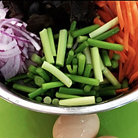 蒜苔黑木耳炒鸡蛋的做法图解1