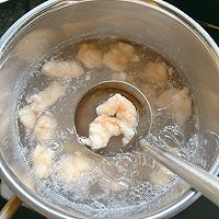 #金龙鱼橄调-橄想橄做#生菜虾滑汤的做法图解4