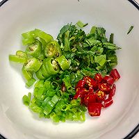 万能凉拌汁—香辣茄条的做法图解2