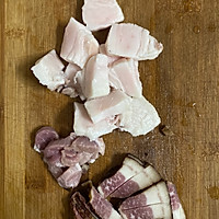 腊肉手撕包菜的做法图解1