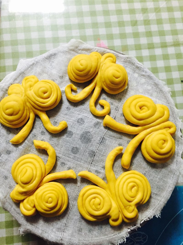 蝴蝶花卷（早餐来了）