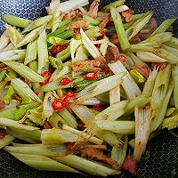 空心芹菜生椒肉的做法图解6