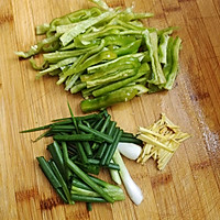 #测测你的夏季美食需要#青椒炒卤豆干的做法图解3