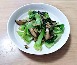 家常版香菇炒青菜的做法