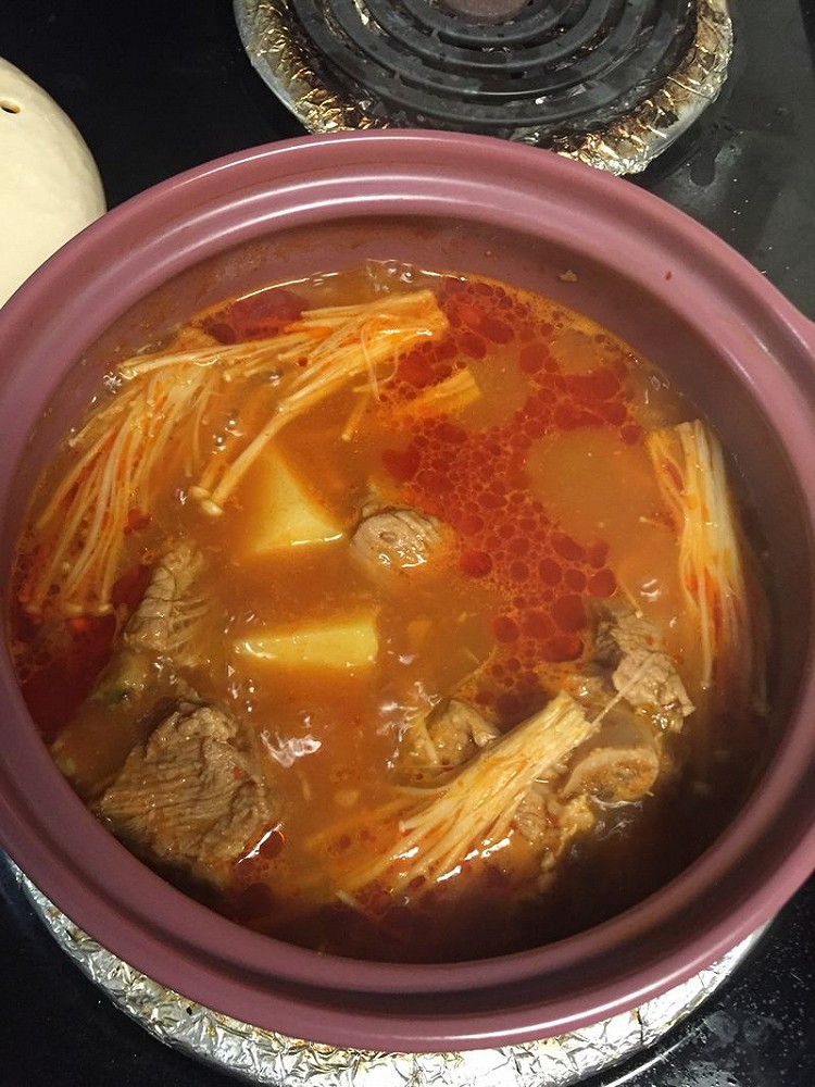 韩式辣排骨土豆汤的做法
