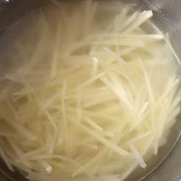 酸辣土豆丝的做法图解1