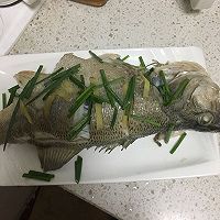 清蒸鲈鱼的做法图解4