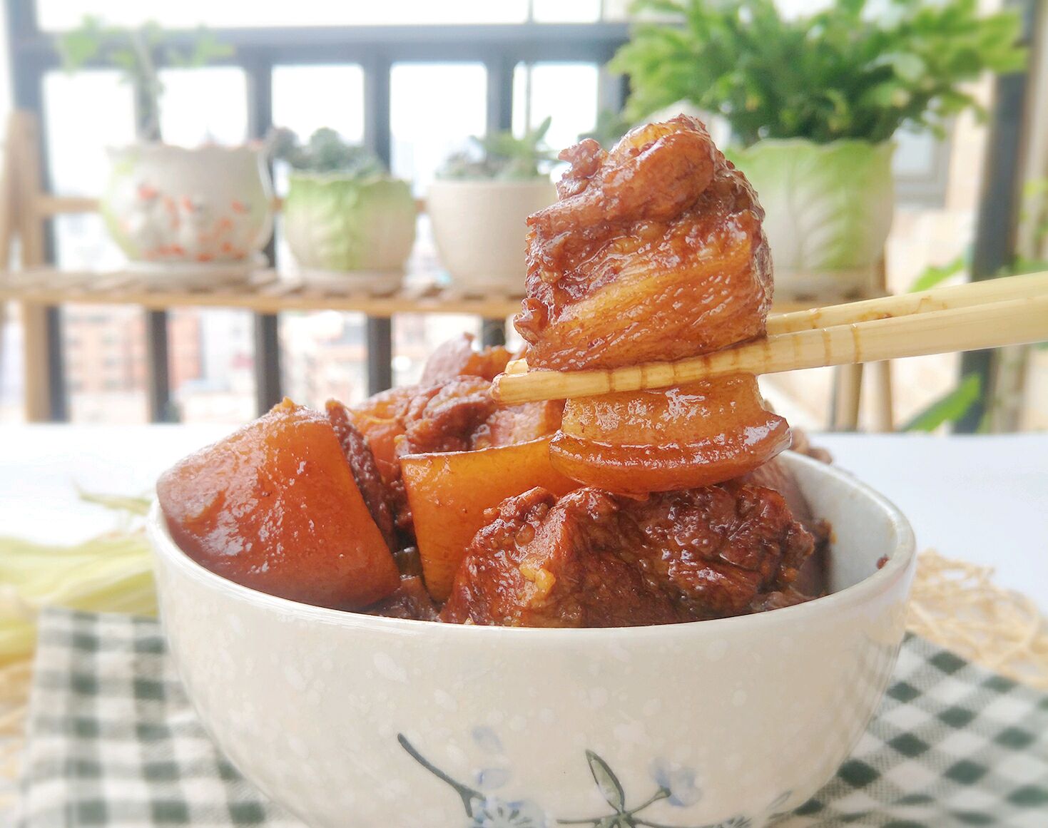 Braised pork in brown sauce