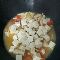 鲜美菌菇豆腐汤的做法图解4
