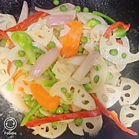 豌豆莲藕小炒年夜饭的做法图解4