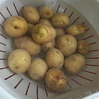 【中式食谱】干煸小土豆的做法图解2