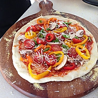 披萨制作全过程（下）田园素披萨、鲜虾芦笋披萨、意大利香肠披萨的做法图解3