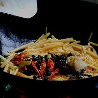 酸笋焖鸭脚的做法图解3