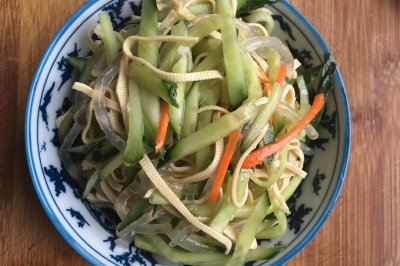 家常冷菜黄瓜拌千张粉丝