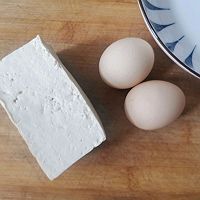 鸡蛋抱豆腐（北豆腐）的做法图解1