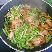 #给年味整点鲜的#蒜苔炒肉的做法图解7