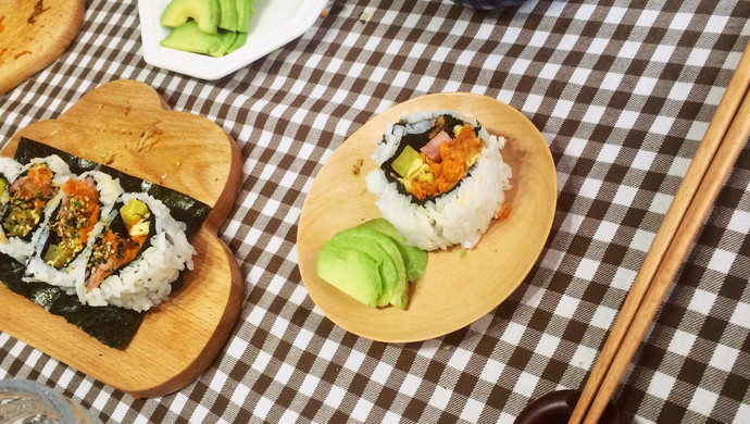一人食·反卷寿司配鳄梨刺身