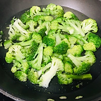 营养时蔬清炒西兰花的做法图解3