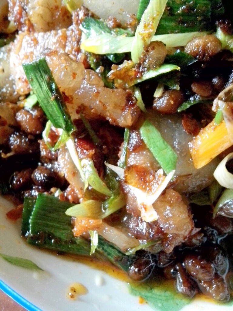 Stir fried meat with garlic