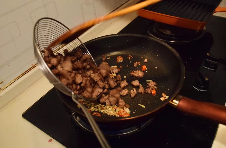 香辣肉末蔬菜卷的做法图解9