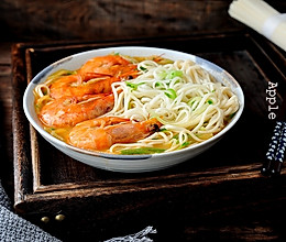 鲜虾萝卜丝热汤面的做法