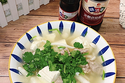 鲜菇豆腐瘦肉汤