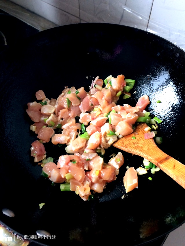 土豆鸡肉闷饭的做法图解5