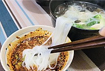 #我的女神“饭”儿#复刻很火的肉茸米线的做法