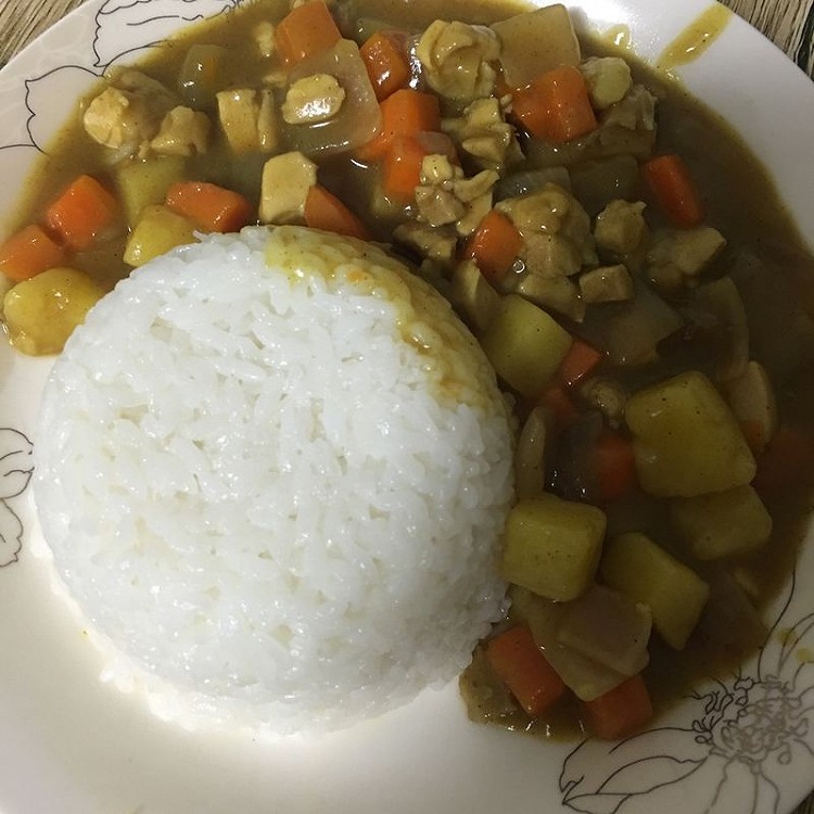咖喱鸡肉土豆饭的做法