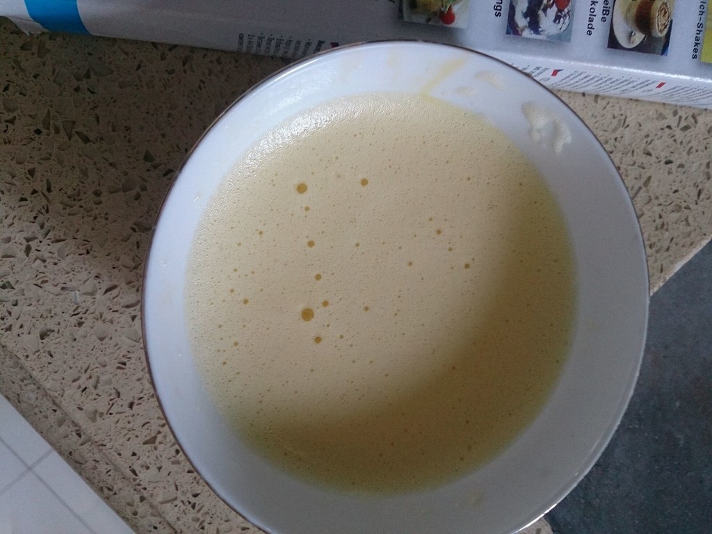 自制蜂蜜小蛋糕的做法图解2