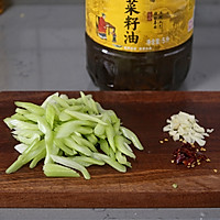#中秋香聚 美味更圆满#酱香浓郁的芹香回锅肉的做法图解2