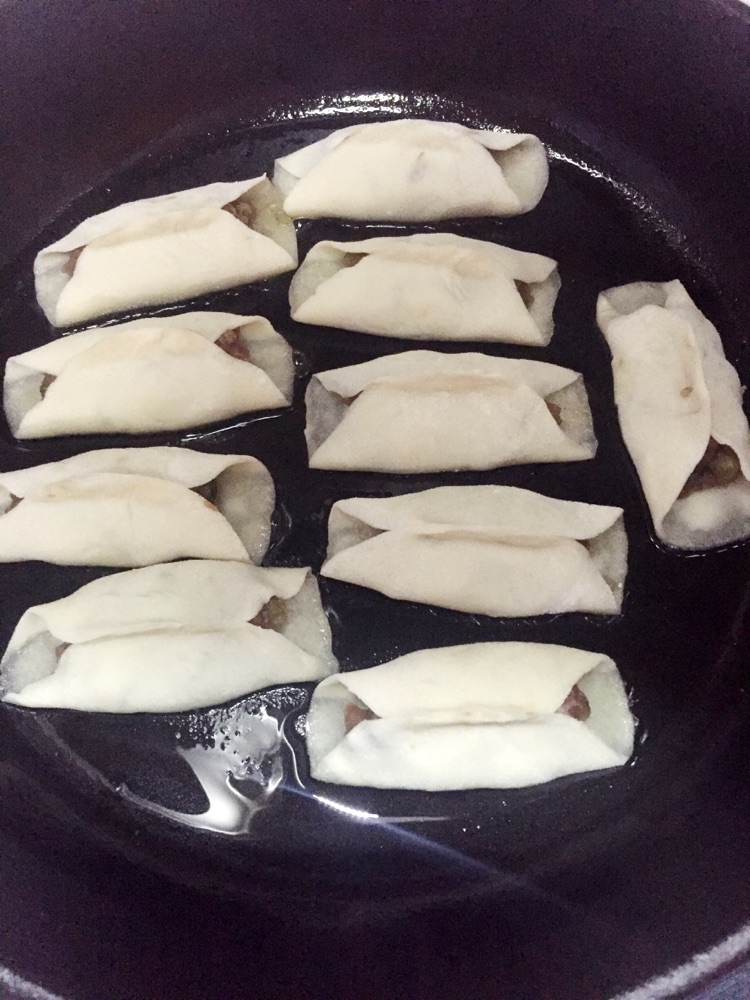 牛肉芹菜馅锅贴的做法图解11