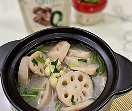 猪筒骨煲莲藕莲子的做法