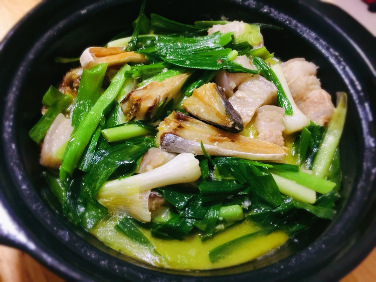 腩肉鱼干煲的做法