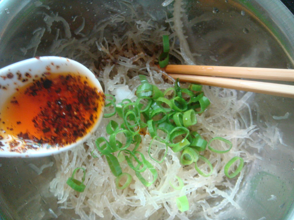 葱丝龙须菜怎么做_葱丝龙须菜的做法_80后的私厨by楠木的木_豆果美食