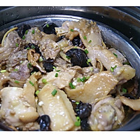 广东人吃鸡果然有一套，这香菇云耳蒸鸡绝了的做法图解5