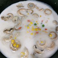 口蘑蔬菜虾仁鲜汤的做法图解7