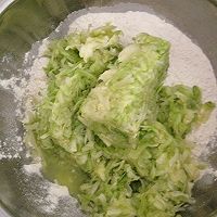 西葫芦虾皮煎饼的做法图解4