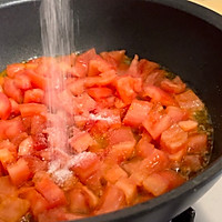 鲜味易得：番茄海鲜菇炒鸡蛋的做法图解5