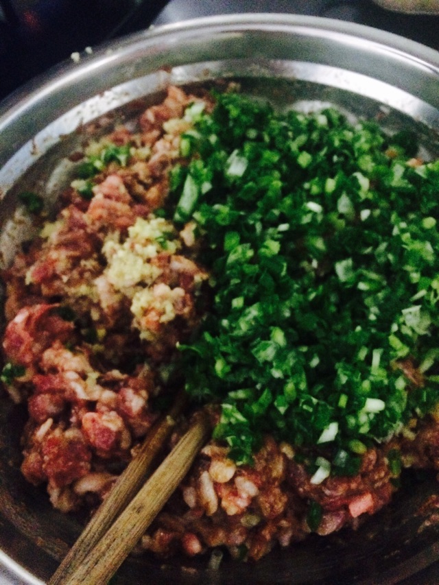 猪肉圆白菜饺子的做法图解1