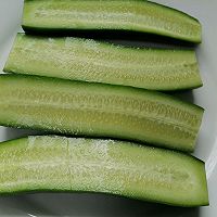 酸辣黄瓜条的做法图解2