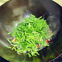 春日里的一口透鲜～韭菜炒螺丝肉的做法图解4