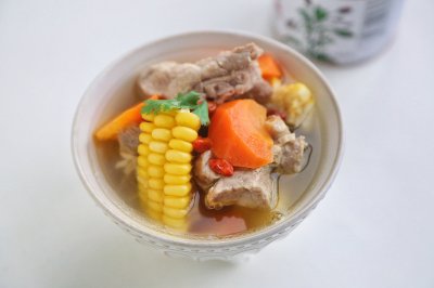 家常靓汤～胡萝卜玉米猪骨汤