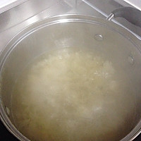银耳红豆粥的做法图解2