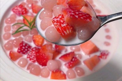 草莓啵啵椰奶